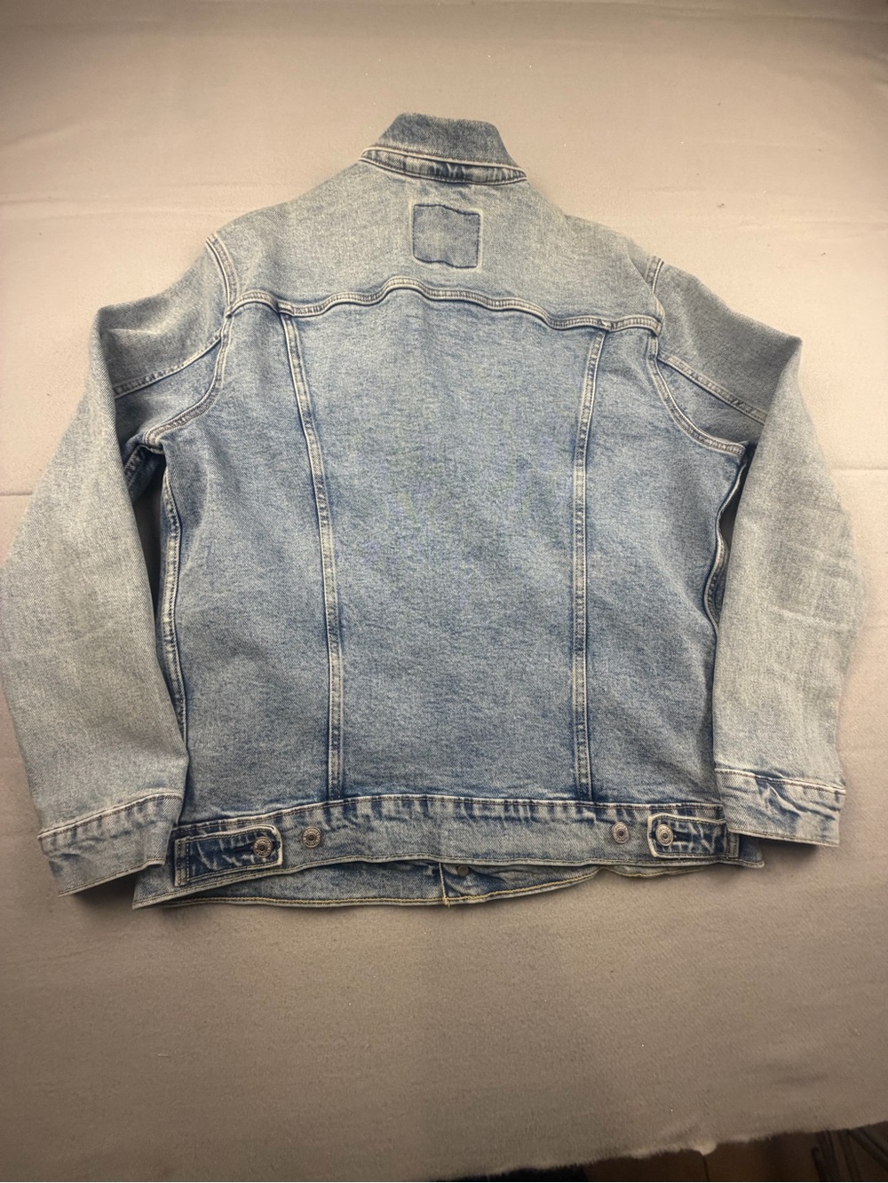Levi's Light Wash Blue Denim Jacket - Picture 10 of 13